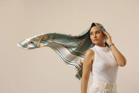 Mint Reverie flowing to the side in the studio